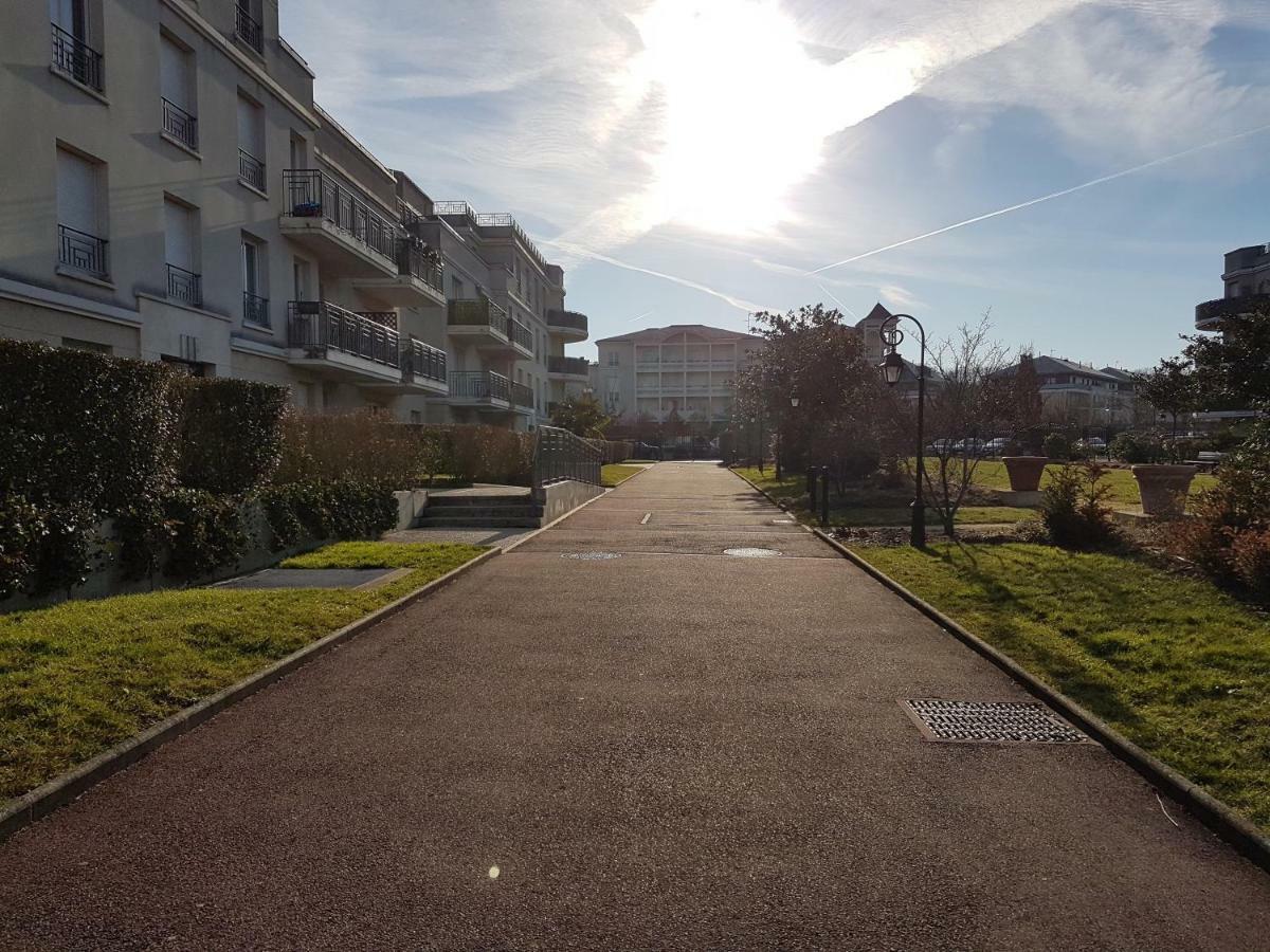 Appartement Avec Rez De Jardin A Disneyland มองต์เตฮวา ภายนอก รูปภาพ